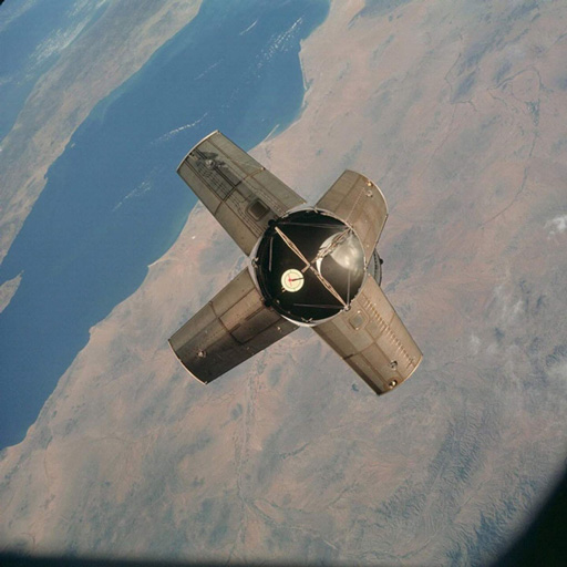 圖中是阿波羅7號飛船的IV-B號火箭上階,該飛船已發射到達地球軌道。