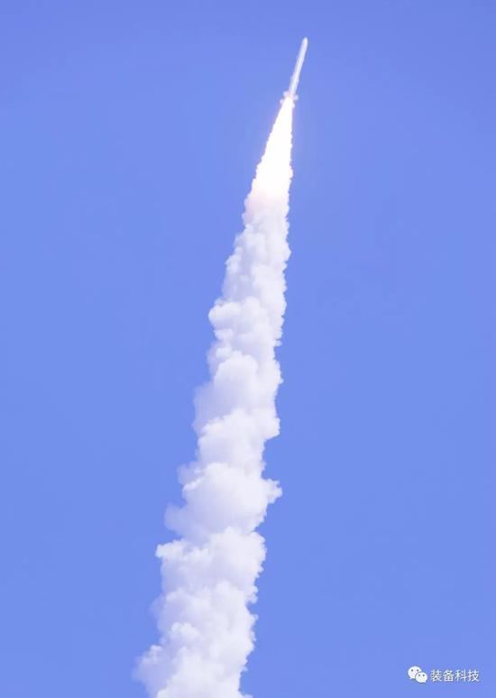 ▲雙曲線一號直沖云霄。 汪江波 攝