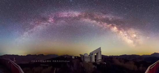 圖四:LAMOST與銀河(拍攝:袁鳳芳)