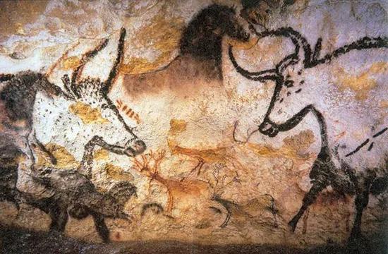○ 17000年前的法國,人們獵殺野牛、馬和鹿。